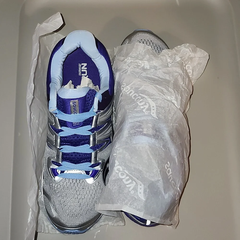 Saucony Women's Hurricane 4 ISO Wide Running Shoe